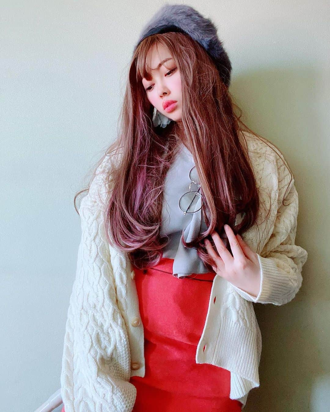 のインスタグラム：「@edist.closet  @discoat_official  @american_holic  @world_onlinestore   #コート #当選品 #大人ファッション #大人カジュアル #ママファッション #mother #アラフォー #きれいめコーデ #アラサー #mama #ファッション好きな人と繋がりたい #おしゃれ好きな人と繋がりたい #ootdfashion #ブラウス #ブラウスコーデ #スカート #タイトスカート #prettywoman #カジュアルスタイル #fashionblogger #体型カバー #dailylook #洋服好きな人と繋がりたい #お仕事コーデ #officestyle #influencer #ファッション#ママファッション #全身コーデ #インフルエンサー  @c.h.a.t.a.13」