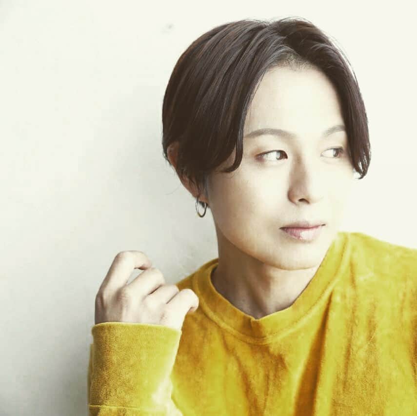 荒木宏文のインスタグラム：「今日で終わりますが…。 #ワタナベ商店 #ブロマイド #12月 #アザーカット」