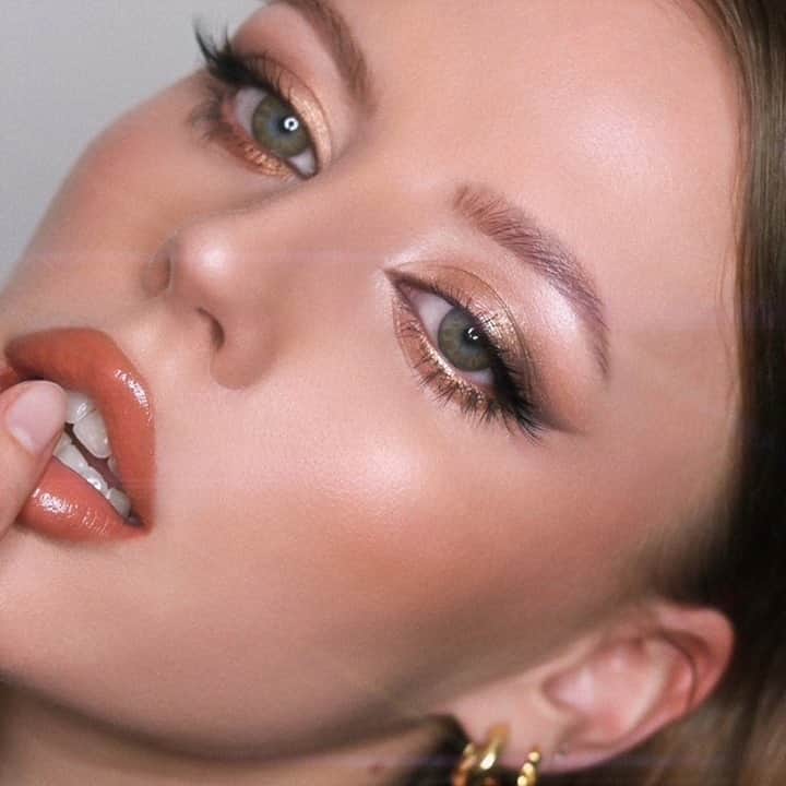 Anastasia Beverly Hillsさんのインスタグラム写真 - (Anastasia Beverly HillsInstagram)「🌟🌟🌟 @laura.baumane looks stunning 🤩  Wearing #AnastasiaBeverlyHills Soft Glam Palette in shades Rustic, Cyprus, Bronze, Glistening, Tempera, our Brow Powder Duo in Dark Brown, and Clear Brow Gel. 🌟🌟🌟  Buy any 2 Brow products for $30 🌟 Available on anastasiabeverlyhills.com till 1/5/21 🌟   #anastasiabeverlyhills #anastasiabrows」12月31日 10時33分 - anastasiabeverlyhills