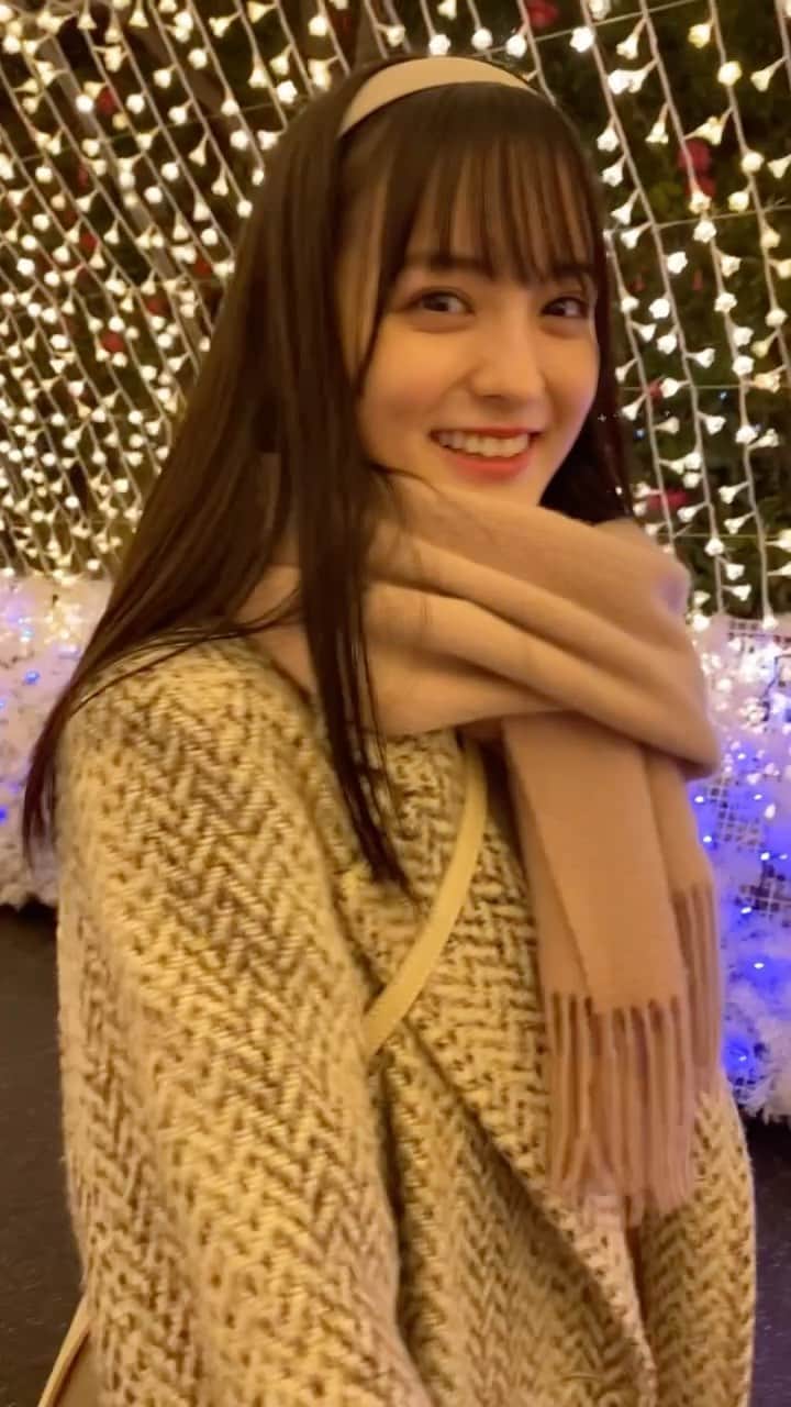 のインスタグラム：「. 2020年もありがとうございました✨💕  と言う気持ちを込めて 皆さんに今年ラストプレゼント🎁  編集はまだまだですが…笑 是非見てください！  #三重観光#三重旅行#伊勢#イルミネーション#なばなの里#デート風#彼女感#私服#冬コーデ#白コーデ#コーデ#ファッション#スナイデル#snidel#カーサフライン#黒髪#黒髪ロング#ストレート#クリスマス#アウター#マフラー#カチューシャ#idol#アイドル#たこ虹#清井咲希#さきてぃ」