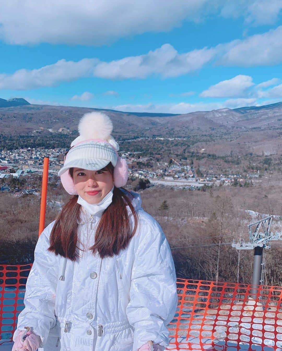 上野瑚子のインスタグラム：「⛷ . . . #私をスキーに連れてって #スキー #スキー女子 #スキーウェア #ゲレンデ #ski #雪 #winter #wintersport」