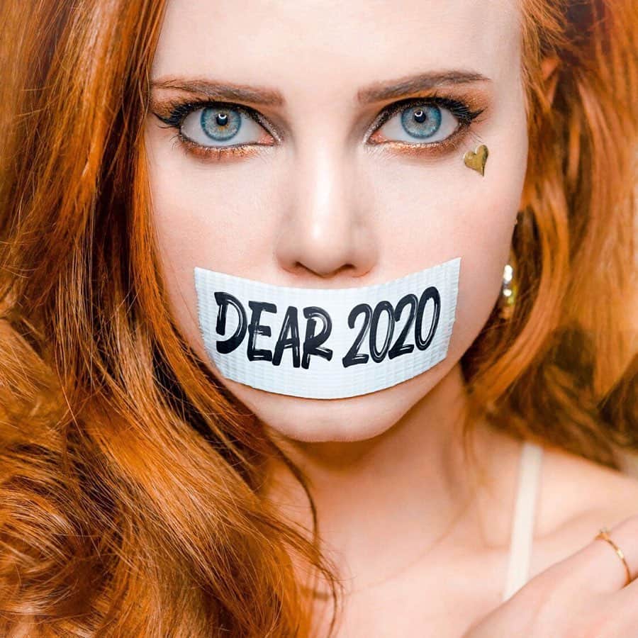 ティファニー・アルボードのインスタグラム：「#Dear2020,  If there’s one thing you taught me it’s that life is the most beautiful rich deep fulfilling thing while also being the darkest most treacherous painful daunting experience. With a year like this, I finally understand how it would be very easy to feel bitter & resentful to the world. To feel betrayed & scarred & angry (at everyone & everything).. to let the “world change you” as they say. But I also realize how important focusing on all that I have is. Because there’s always something to be grateful for.  #gratitude not grudgitude 🙏 You’ve showed me what I’m made of.  - 💭 #QOTD: What is one thing you learned from 2020!? ❤️ #dear2020 - 💥 Side note: 1 day left til #dear2020 is out! // pre-save - link in bio // 🥰 can’t wait for y’all to hear it!」