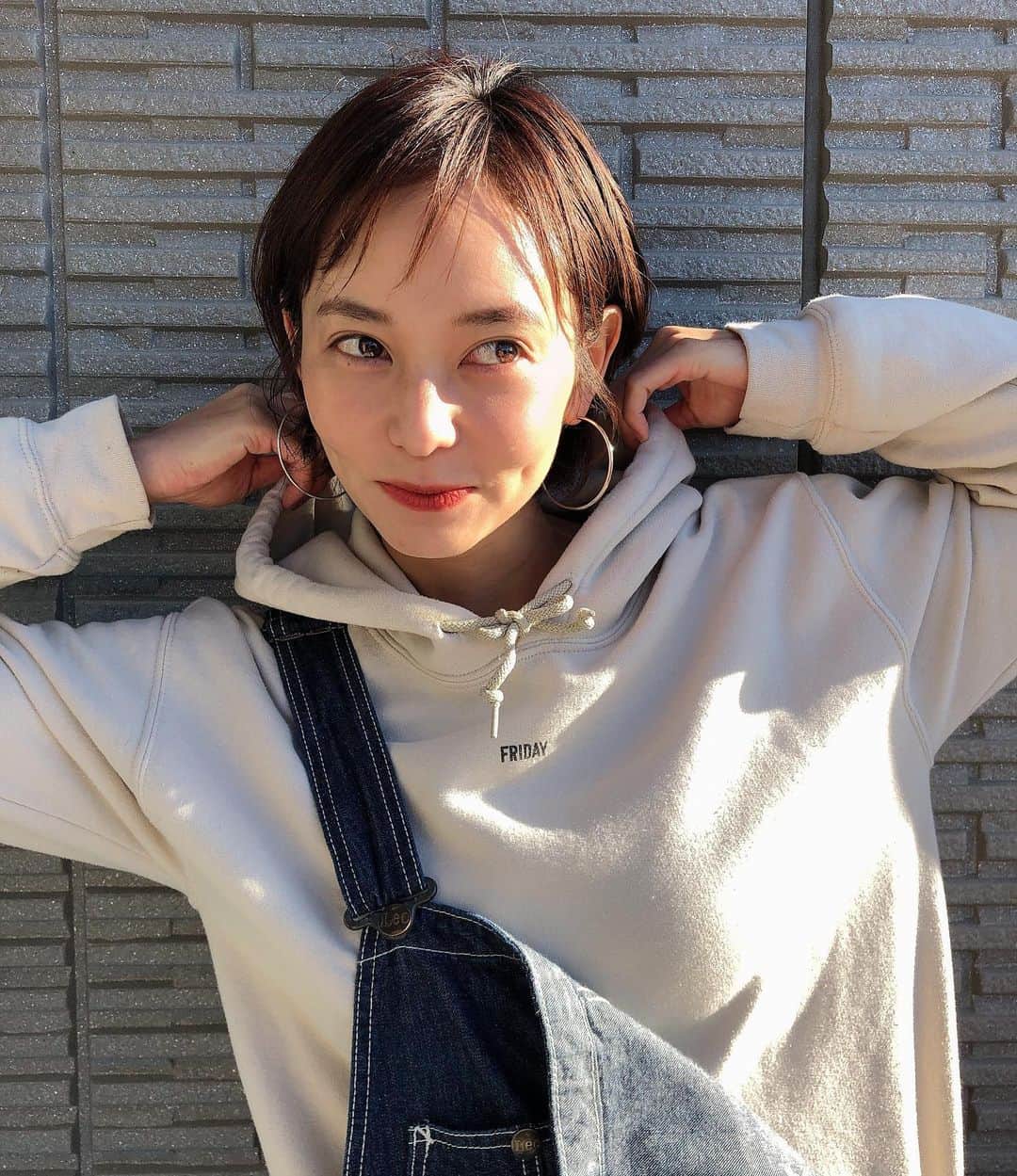 依吹怜のインスタグラム：「2020年。 皆さまお疲れ様でした。 大変だったよね。 大変じゃなかった人なんて居なかったんじゃないかな。 本当によく頑張ったよね。 たっぷり自分を褒めて、甘やかしてあげて下さい。 私は今からチョコパイを二つ食べます。 来年はみんなが安心して暮らせる日々になりますように。 みんな、支えてくれてありがとね。 また来年笑顔で会いましょう〜👋 #2020」