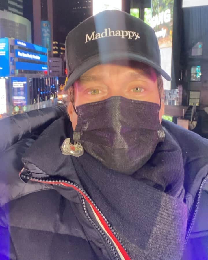 ライアン・シークレストのインスタグラム：「In Times Square getting ready for a very different New Year’s Eve celebration. We can’t wait to bring the party to your home tomorrow night at 8|7c on @ABCNetwork! #RockinEve」