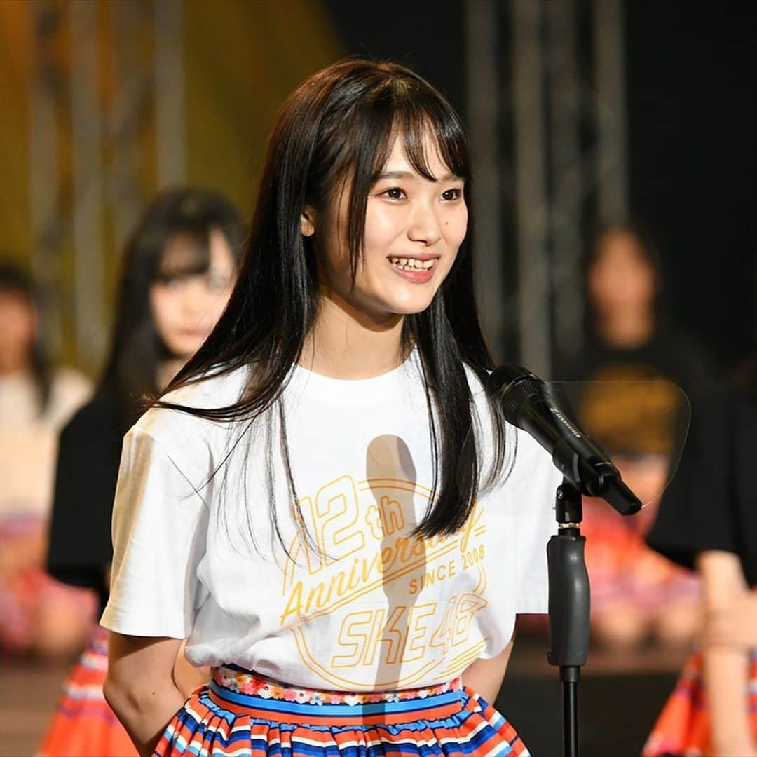 石川花音さんのインスタグラム写真 - (石川花音Instagram)「・﻿ 「2020年、振り返ってみた」﻿ ﻿ 1枚目_ 9期生が今日でお披露目からちょうど2年✌️﻿ ﻿ 2枚目_ 静岡エコパアリーナの中心でフラフープを回す﻿ ﻿ 3枚目_  リクエストアワー2020で9期生の曲「滑り台から」がランクイン🏆﻿ ﻿ 4枚目_ ゼロポジ生討論会﻿ ﻿ 5枚目_ 大学卒業🎓﻿ ﻿ 6枚目_ 一日警察官👮‍♀️﻿ ﻿ 7,8枚目_ 孤独なバレリーナでプリマドンナ🩰﻿ ﻿ 9枚目_ 昇格﻿ ﻿ 10枚目_ チームE﻿ ﻿ ﻿ この写真の他にも、公演の人数が6人や8人に変更されたり、横浜アリーナのステージが中止になったり、握手会がオンラインに変更されたり、今までの当たり前が大きく変わった年でもありました。﻿ ﻿ SNS開設したのも今年でしたね...☺️﻿ ほぼ家にいた気がしてた1年だけど、振り返るとこんなにもいろいろあったんだなぁ！(遠い昔に感じる)﻿ ﻿ 来年もよろしくお願いします🐮💗﻿ ﻿ #2020年 #2020年振り返り #アイドル #SKE48」12月31日 10時37分 - kyanonty1219