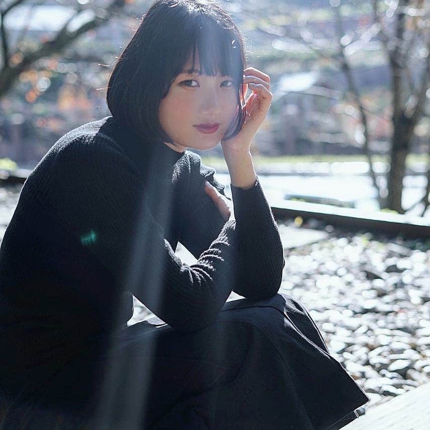 寺岡初音 のインスタグラム：「𝑷𝒐𝒓𝒕𝒓𝒂𝒊𝒕﻿ ﻿ ﻿ 撮影の時ついついしゃがみがち﻿ ﻿ ﻿ ﻿ #ポートレート」