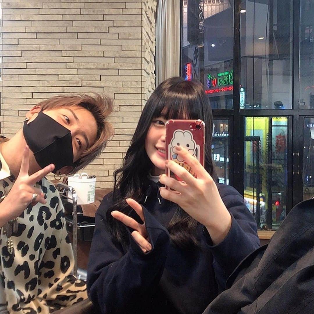 のインスタグラム：「髪長くなりました🥄  @lapisyuuki さんにエクステつけてもらったよ👩🏻安定によいよい  @karadacure_hamamatsucho で初めての鍼治療もした！ すごくスッキリ🧏🏻‍♂️  投稿見たと伝えたら、初回20%オフで行けるらしいので、私と同じように肌荒れとか悩んでる子にすごくおすすめしたい💁🏻」