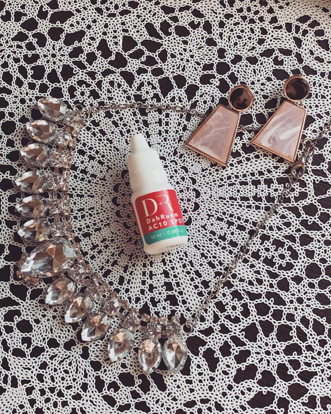 のインスタグラム：「@nichirich_official  dr dahruem ac10 spot get 10ml  SOSスポットジェル  ピンポイントで集中ケアできるよ！  感想レポートは過去ピ❤️❤️❤️  大人ニキビ対策抗菌抗炎症ケア  #韓国コスメ #韓国化粧品 #youtube #コスメ #韓国好きな人と繋がりたい #韓国コスメ通販 #プレゼント企画 #おすすめコスメ #美肌になりたい #美容 #おうち美容 #韓国スキンケア #スキンケア#skincare #ニッチリッチ　#nichirich #drdahruem #ドクターコスメ#韓国コスメ通販サイト#妊婦 #生理 #乾燥肌#ニキビ#オススメ　 #ニキビケア #大人ニキビ#肌トラブル #美容好きな人と繋がりたい #美活#美容液  shop  https://ja.nichirich.com/」
