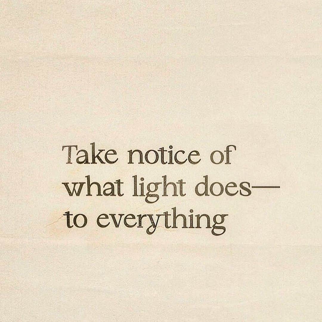 サマンサウィルスのインスタグラム：「Sunlight, disco ball, water reflections (above and below the surface), chandelier, moonlight or candlelight... however you are farewelling this evenings midnight, I hope the year ahead is filled with an abundance of light in every possible way. With love x ⠀ ⠀ 📷 @theapricotmemoirs by @tessguinery」