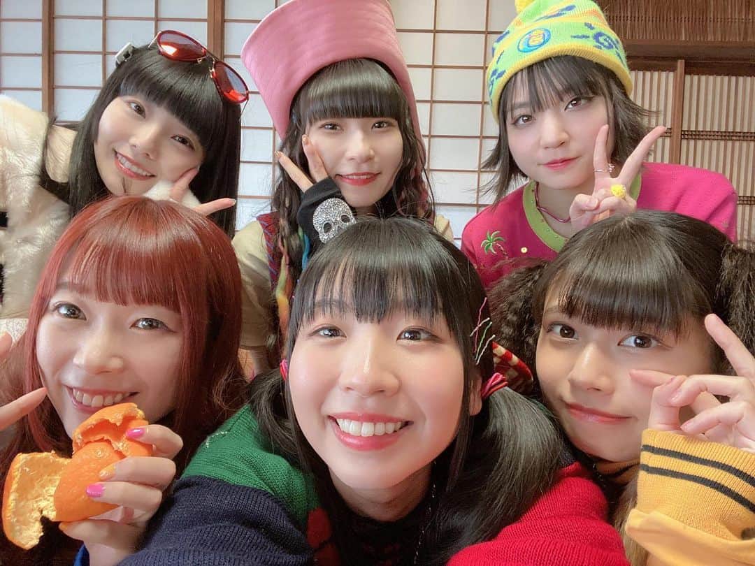 古川未鈴のインスタグラム：「今年もお世話になりました。  全く動いてないのに激動の1年でした  それでも応援し続けてくれたみなさまに 本当に感謝！！  いつもありがとう。  来年はどうなるかな？  未来がいつも不安で 時の流れに身を任せるスタイルですが やはり不安な時もあります  願わくば  健やかにありたいな  と思ってます。  theひきこもりの今年。 来年はまたなんかしらで 会えるといいなぁとか。  みなさま、 良いお年を！」