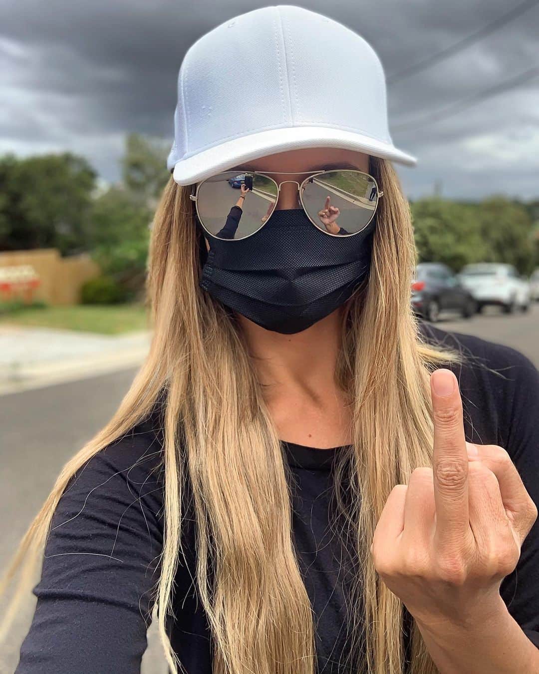 シャーニ・ヴィンソンのインスタグラム：「Farewell and fuck you 2020 🖕🏽」