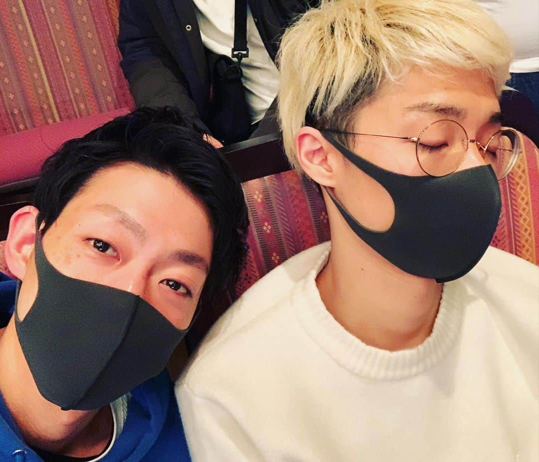 皆川勇気のインスタグラム：「抱くだけ抱いて寝ちゃった😌」