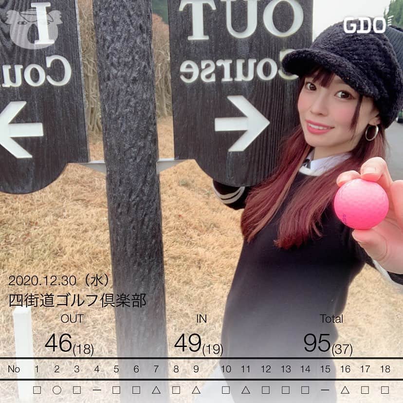 𝗠𝗮𝗶さんのインスタグラム写真 - (𝗠𝗮𝗶Instagram)「⛳️  ついに、、、、 ついについに！！！🥺🥺  100切りしましたぁ！😭✨✨  ベスト更新したいと意気込んでたから また力んでしまうかなーと思いきや、、  一緒に行った2人👭 @keiko_414_ ちゃん　@mayu_0314 ちゃんとのラウンドが たーーのしすぎて🥺💓💓  終始笑いながら、楽しみながら 100切りできましたっ😭🏌️‍♀️✨  最高な打ち納め、、🥺⛳️💓  苦手だったパターも少しずつ 克服してきてます✊✨  来年はコンスタントに90台出せるように 頑張るぞーー😆✊🔥  #ベスト更新#100切り#ゴルフラウンド #ゴルフ女子#女子ゴルフ#ゴルフ#golf #ゴルフコーデ#ゴルフウェア#冬ゴルフ #ゴルフうまくなりたい#ゴルフ好き #ゴルフばか#ごるふ女子#ゴルフ女子と繋がりたい」12月31日 11時30分 - mai.golf.214