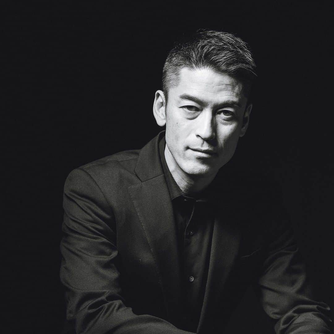 吉田輝幸のインスタグラム：「大晦日  今年も色々ありましたがあと少しで終わりますね。  色々ありがとうございました！  良い年をお迎えください。  私はLDHのカウントダウンライブのサポートです！ 今日のライブも楽しみですね！  #ビジネスアスリート #ととのえトレーニング #パフォーマンスギア #最短で最大の効果を出すトレーニング #ギア職人 #ギア師匠 #pcp #mba #アスリート #パーソナルトレーニング #ストレングスアンドコンディショニング  #ldh #ldhsports #幻冬舎 #ゲーテ」