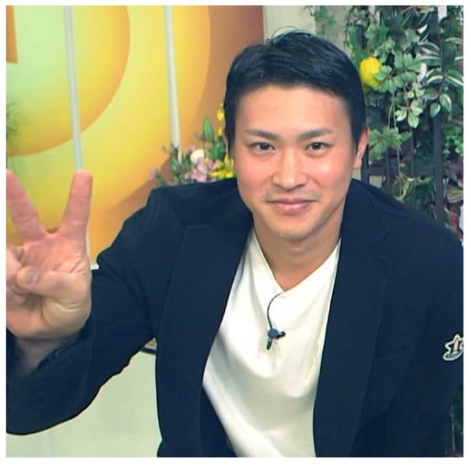 RCC中国放送「ＲＣＣスポーツ」のインスタグラム：「#新井さん家2 の見どころ②  いよいよ明日14:30放送！  つづいては堂林選手について☺️  トークでは新井さんの隣へ座り、あうんの呼吸が垣間見れます。 今シーズンの復活劇の背景を、新井さんの解説付きで聴けば、テレビの前でヒザを打つことうけあいです。 そして、師匠の番組へお呼ばれしただけに、前回の予習をきっちりしてきたのも可愛いところ。これが原因となってある大爆笑の渦が… そして、打撃さながら、ゴルフの腕前にも注目です。みんな大興奮のスーパーショット、お見逃しなく🥰  #カープ #広島東洋カープ #veryカープ #カーチカチ」