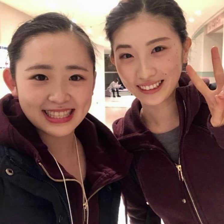 永井優香さんのインスタグラム写真 - (永井優香Instagram)「.  おばちゃんと写真撮ってくれてありがとうって気持ちでした。 みんなのスケート人生に幸あれ✨ &りかと私お疲れ様👵🏻🤝  #自慢のKG後輩りをんちゃん🥰 #ゆなちゃんお疲れ様をお出迎え #初めての千葉の天使ちゃん👼🏻 #一緒に頑張ってくれてありがとう #いつまでも尊敬する世界のワカバヒグチ #可愛いうますぎ可愛い #ステップとコレオ絶品すぎる🥺 #みんなありがとう頑張ってね」12月31日 11時55分 - yuyu1130skate