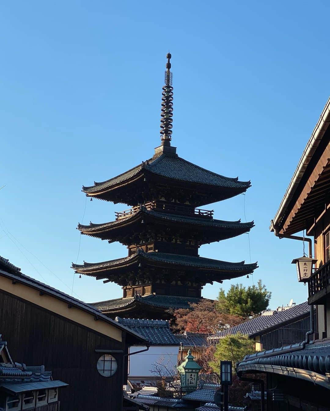 片原恵麻さんのインスタグラム写真 - (片原恵麻Instagram)「Dec, 2020 in Kyoto 海外はあんまり行けなかったけど 普段行かない国内旅行に行けて、 おうちでゆったりできて、 大変な年だったけどいい思い出も たくさんできた1年だったなぁ‪‪☺︎‬」12月31日 12時02分 - emma_katahara