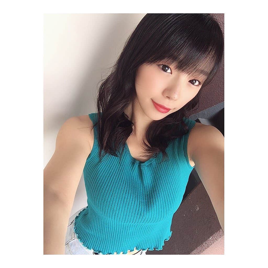 波妃美咲のインスタグラム：「2021年は更に結果を残せるタレントを目指して頑張ります🥰 しっかりしてそうに見えて、やらかすこと多いですが…😱来年も仲良くしてくれたら嬉しいです🥺  #波妃美咲 #日韓ハーフ  #アイドル #グラビア #タレント #2020年ラスト  #2021年も宜しくお願い致します」