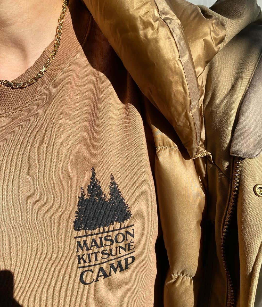 黒木理也さんのインスタグラム写真 - (黒木理也Instagram)「#maisonkitsunecamp 🌲🪵🍂 #maisonkitsunexgoldwin @maisonkitsune」12月31日 12時18分 - masayakitsune