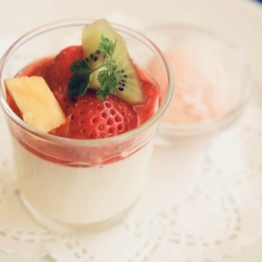 宇月田麻裕さんのインスタグラム写真 - (宇月田麻裕Instagram)「FM NACK5今日のラッキーフード占い！  恋愛運をUPさせてくれるのは、牛乳。 カルボナーラを食べよう。年越しそばも良いけど、大晦日のランチはミルクいっぱいのカルボナーラ。ミルクを使ったデザートでスィーツな時を過ごそう。  #美味しい物を食べて運気UP　#ラッキーランチ　#ラッキーフード　#fmnack5　#スマイルサミット　#mahiroutsukita　 #宇月田麻裕　#開運食べ物　 #パワーフード　　#開運フード     FM NACK5 「Smile SUMMIT」　　美味しい物を食べて運気UP!　開運研究家　ウツキタマヒロの「Lucky Lunch」  月曜～木曜　11時ころオンエアー￼  陰陽五行(ｲﾝﾖｳｺﾞｷﾞｮｳ)による今日のあなたのラッキーフードは？  ランチで食べられなかったあなたは、ディナーでもOK！  (アレルギーの人は食べたらだめよ(^-^;)  よかったら、聴いてみてくださいね💛📻」12月31日 12時14分 - mahiro_utsukita