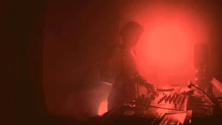 ダイアナチアキのインスタグラム：「Uploaded new mix to my Soundcloud.Hope you enjoy.  Link in highlight  SoundCloudに不立文字でのmixをupしました,Track ID書いてます:)  🩸⛩🩸」