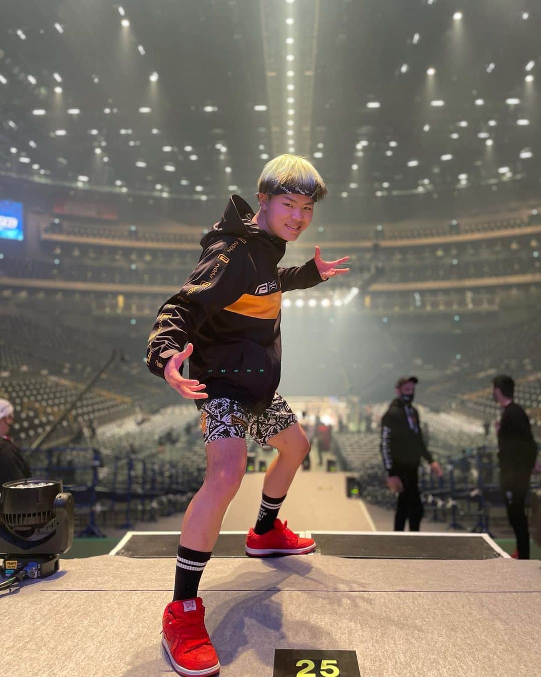 那須川天心さんのインスタグラム写真 那須川天心instagram スニーカーbox設置してから写真撮りやすくなったっ パーカーもスニーカーもかわゆい Quesera2 Official 1月27日 18時43分 Tenshin Nasukawa