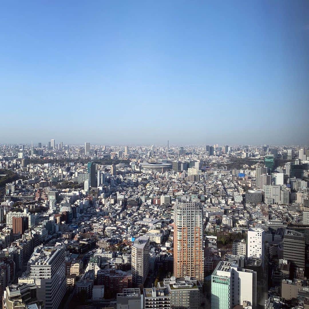 砂川信哉のインスタグラム：「2020年、今年もお世話になりました。先日のSASUKEではたくさんの応援の声をありがとうございました。心から嬉しかったです。また前を向けるきっかけになればと思います。 今年は個人的にも苦しい1年でした。楽しい思い出はほんの僅かで、何をしても上手くいかず、何も手につかない空虚な時間が増えました。初めて本気で死のうと何度も思ったし、辛い時間ばかりだったけれど、そんな時間もあってよかった、必要だったなと、振り返って笑える時が来ると良いなと思います。支えてくれた友人たちには一生感謝してもしきれません。皆さまも、よいお年をお迎えください。」
