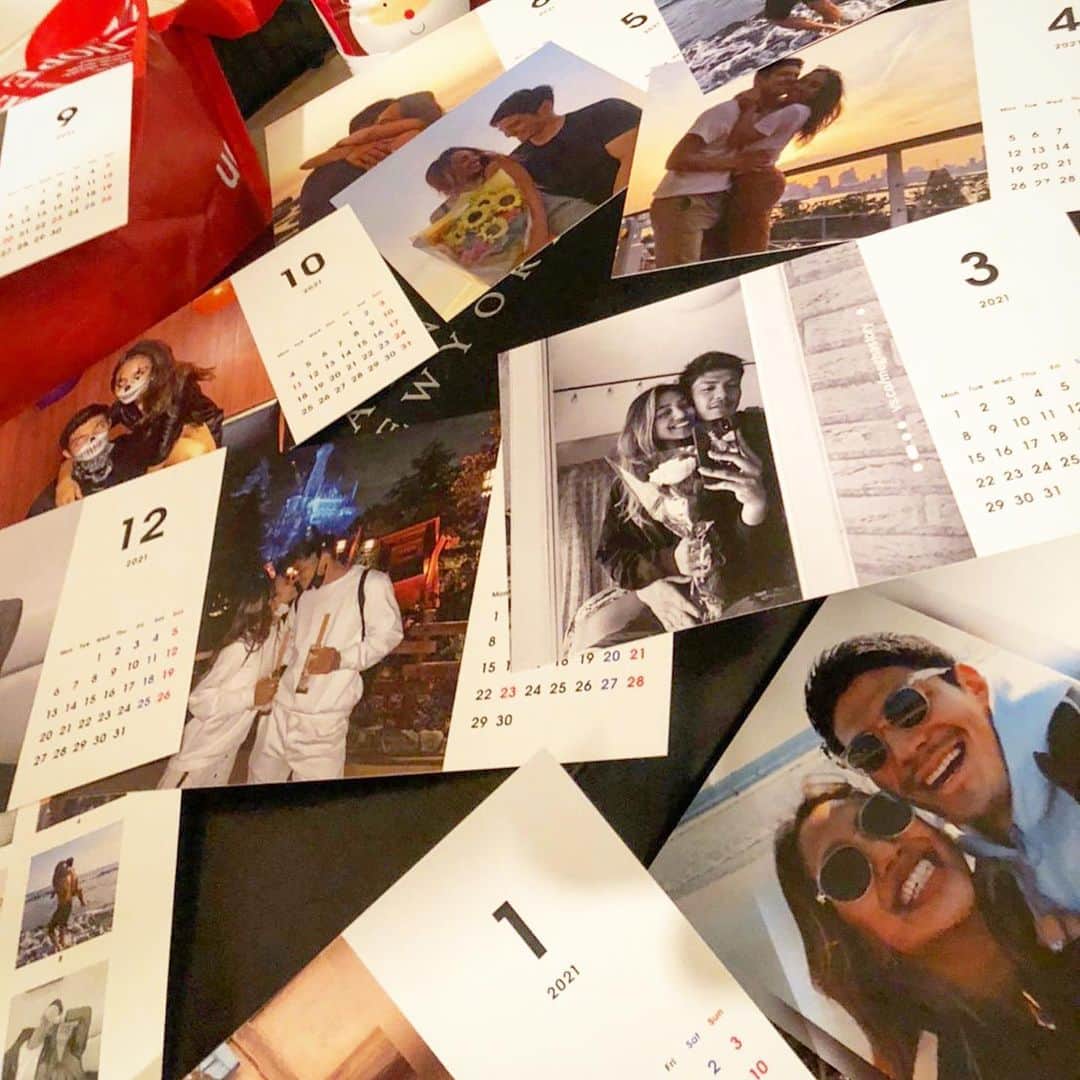 Megha Shrestha のインスタグラム：「振り返ると楽しいことも、辛かったこと全てに全力だった2020年✨ 今日でさいごです♡  年越しはいつもネパールだったけど、今年は行けずそれでも大好きな家族と過ごせる時間がとっても幸せ✨　出会いがたくさんだった今年に本当に感謝！！ 今の出会いを大切にしつつ、また新しい自分で、2021年を迎えたいなぁー♡♡  質問頂いてて全然返せてないんですけど、このカレンダーは @tolot_official なんと！！５００円で卓上カレンダー作れます♡届くのも早かったですよー✨  #toltocalender #christmaspresent #present #happy #beautiful #カップルの日常#tiktokjapan #fyp #カレンダー　#卓上カレンダー」