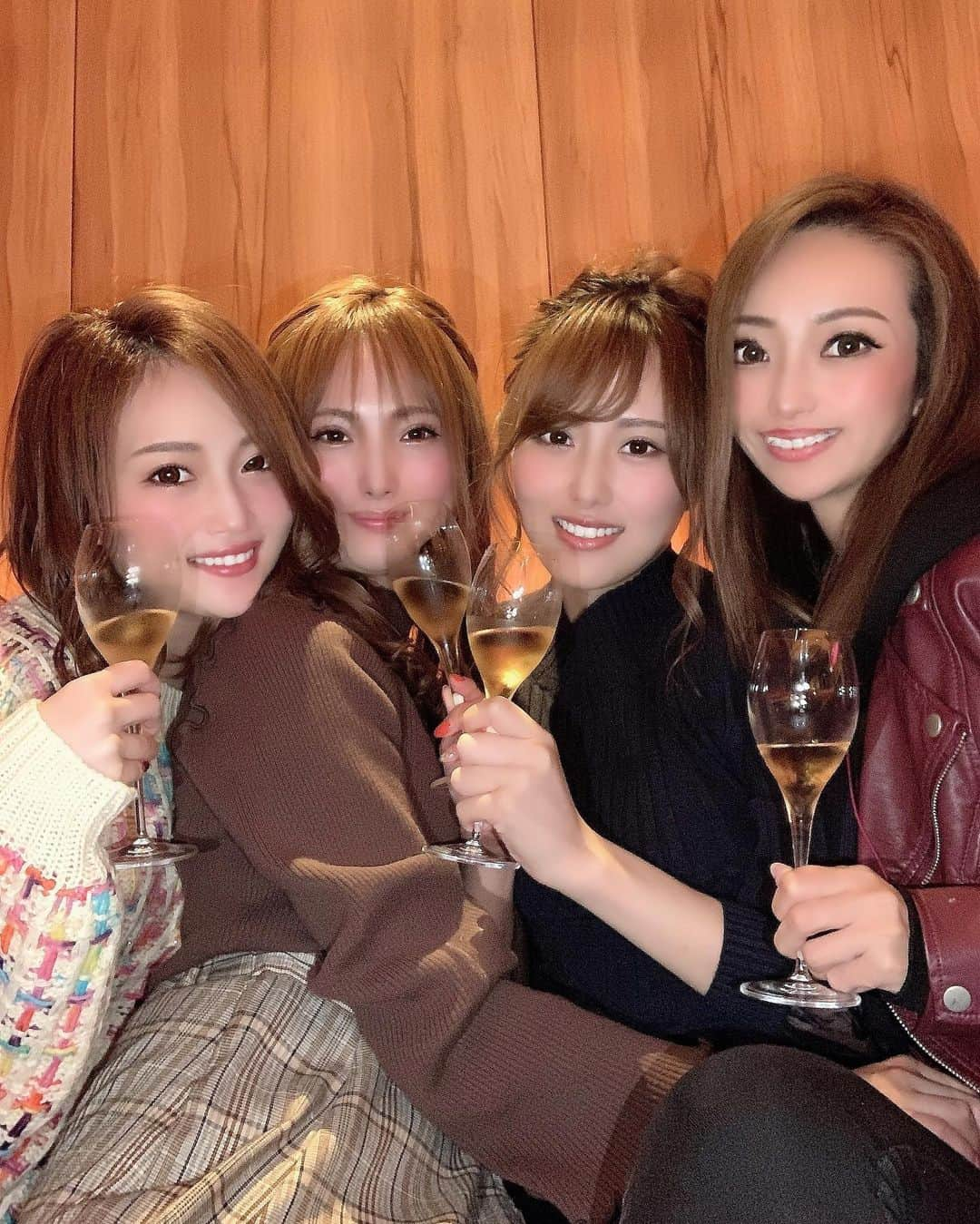 優姫ゆいなさんのインスタグラム写真 - (優姫ゆいなInstagram)「・ 今年も一年お疲れ様でした💓 昨日で実はファブリックに出勤するのが最後でした🥺✨ 辞めるよーって言うと悲しくなっちゃうからみんなには何にも言わずにの最後だったけど楽しく終われました💓 いろんなことご飯もいけたし楽しい一年4ヶ月でした🙇‍♀️ お店としては5番目にいいお店でした😂 次は歌舞伎町じゃないけど皆さままた会いましょ🥰✨ ・ ・  #優姫ゆいな#ゆいな#東京#六本木#新宿#池袋#歌舞伎町#名古屋#栄#錦#岐阜県#岐阜市#柳ヶ瀬#多治見市#キャバクラ#キャバ嬢#ファッション#love#instagood」12月31日 12時29分 - yuina_az