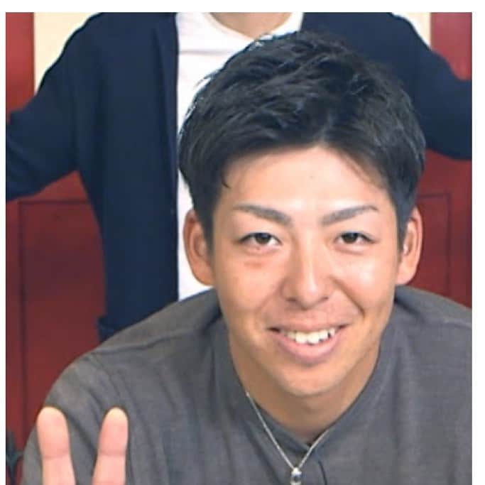 RCC中国放送「ＲＣＣスポーツ」のインスタグラム：「#新井さん家2 の見どころ⑦  新井さんの信頼感、実は絶大😌な野間選手は今回も期待に応えて大活躍！大汗をかきながら、決死の覚悟で新井さんにツッコミを入れる様子、必見です。  一方、ゴルフは右打席の野間選手、美しいフォームからどんなショットを繰り出すのか！？  そして野間選手が挙げたネクストプレイク選手とは…  #新井さんが解説の時に野間選手がヒットを打つと放送席はさながら往時のベンチに  #カープ #広島東洋カープ #veryカープ #カーチカチ」