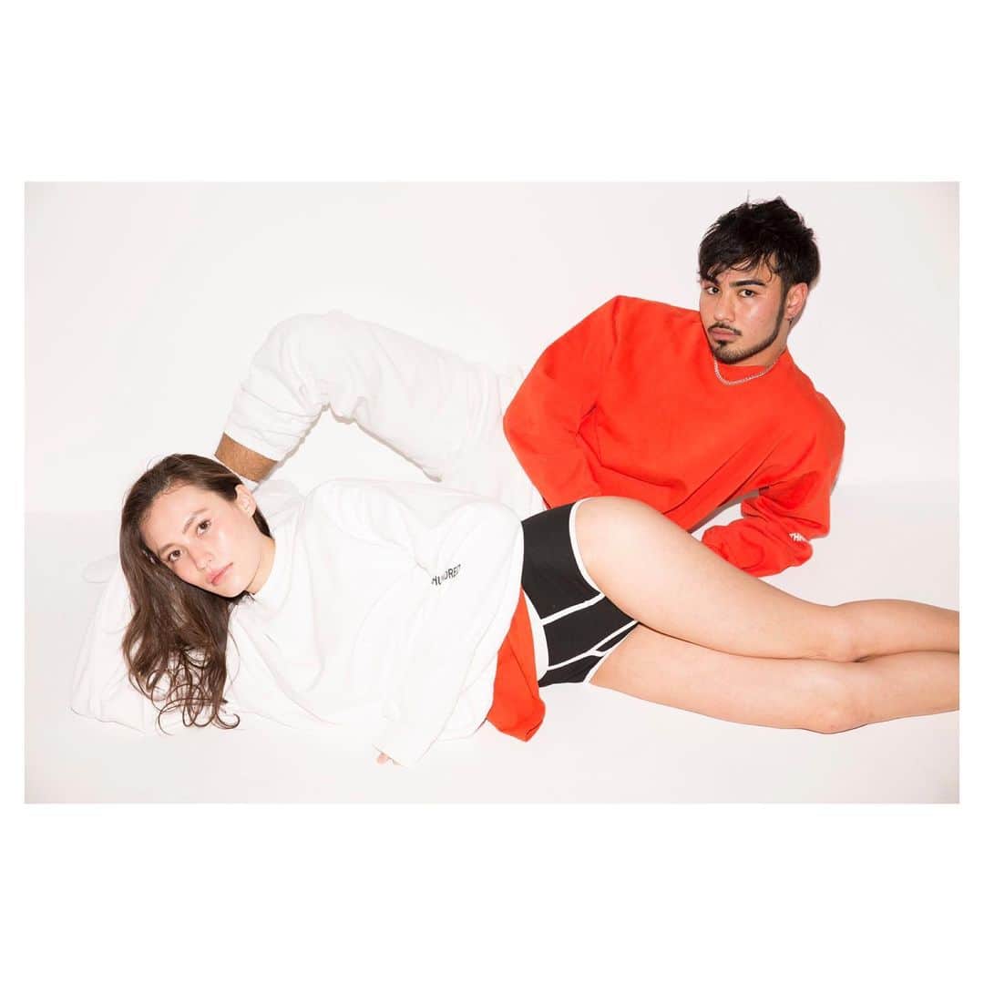 新田桂一のインスタグラム：「すぐに買いに行きます！ 皆様も是非！ @three00_laa  @losangelesapparel_japan   1/3(sun)〜THREE00の店頭にて販売開始‼️  LOGO PAC TEE ¥5,500+tax （S,M,L,XL）  ※年末年始は12月31日～1月2日まで休業とさせていただきます。  皆様のご来店心よりお待ちしております。  photographer @keiichinitta   #theree00laa#madeinusa🇺🇸」