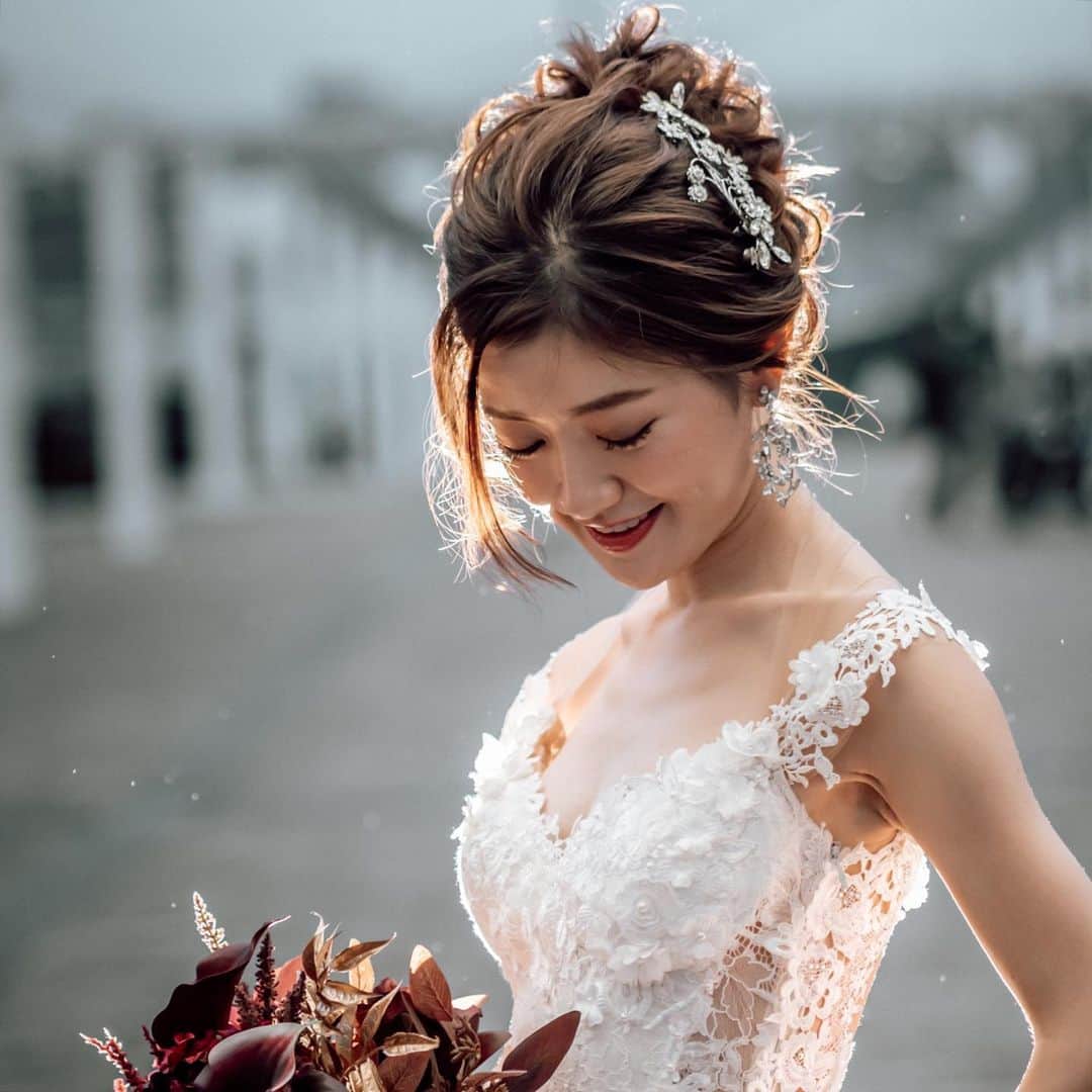 Tomoyo Kitamuraさんのインスタグラム写真 - (Tomoyo KitamuraInstagram)「先日の花嫁様♡ 宴後のナイトフォトは中間のカールアップに 💒グランドハイアット東京 出張ブライダルヘアメイクご予約可能日 1月🈳あります。 2月以降もお問い合わせ下さいませ♡ 全国出張も可能です。 メニュー料金表はホームページにございます。 お気軽にお問い合わせくださいませ♡ ブライダル→ @blanche_bride  サロン→ @blanche_ginza  #ヘアアレンジ #ヘアセット #ヘアスタイル  #ブライダル #ブライダルヘア  #ウェディングドレス #外注ヘアメイク  #東京會舘花嫁 #結婚式 #花嫁 #プレ花嫁 #コンラッド花嫁 #ホテルウェディング  #グラハイ花嫁 #美容師 #出張ブライダル  #ヘアメイク #ホテル婚  #出張ブライダルヘアメイク  #和装 #色打掛 #白無垢 #和髪 #ハツコエンドウ  #2021冬婚 #2021夏婚 #2021秋婚 #2021春婚」12月31日 12時31分 - tmy_o3.pugmi