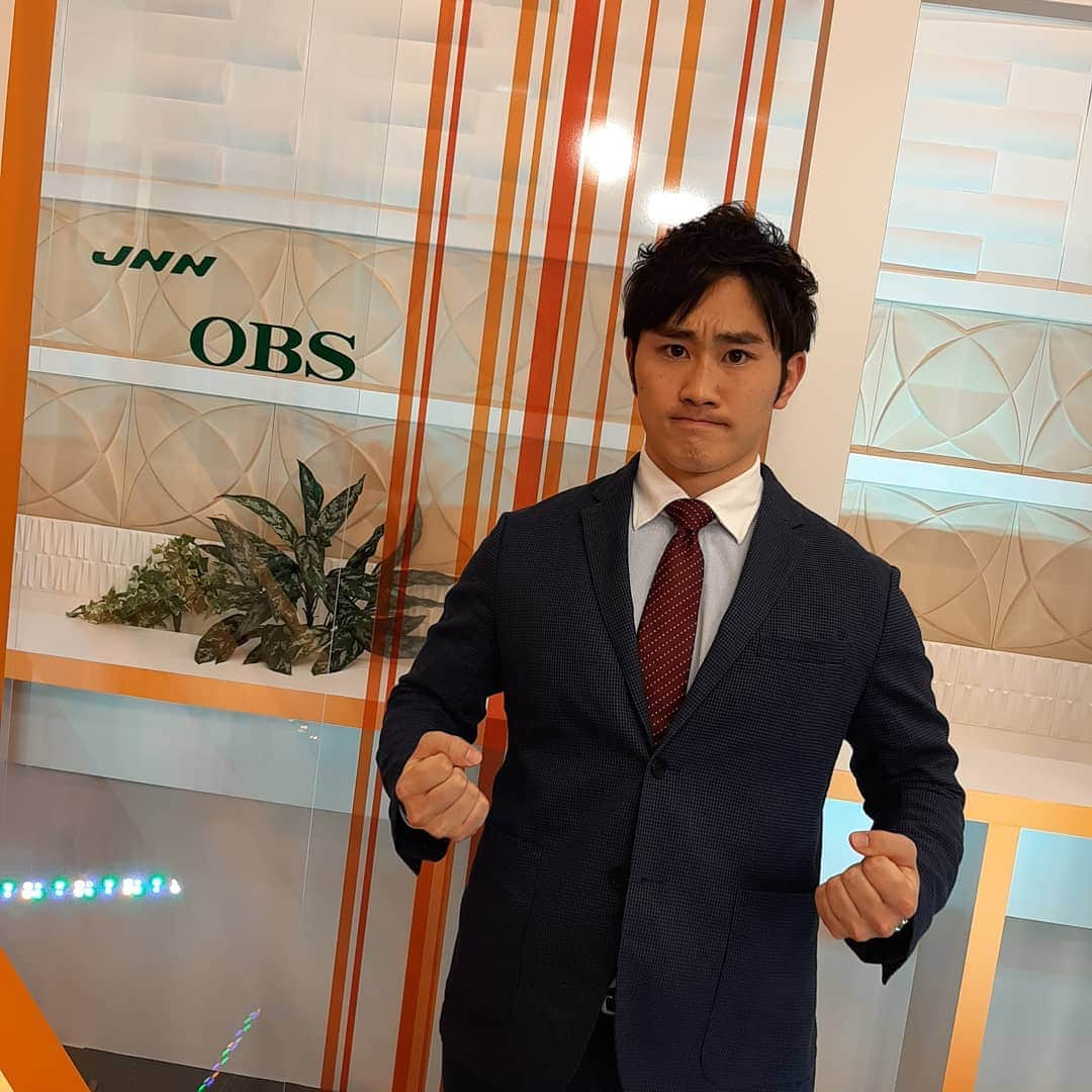 渡邉敬大さんのインスタグラム写真 - (渡邉敬大Instagram)「2020年4月から 「OBSイブニングニュース」 スポーツコーナー担当になりました。  コロナ禍ということで限りある中で 現場にも取材に行くことが出来ました。  選手の想いや試合の熱量を これからも大分の皆様に 純度高く届けられるよう頑張ります。  ラジオでは特別番組を担当しました。 「2020大分スポーツこの1年」 12月30日 16:10~16:58 #radiko タイムフリー機能で ぜひ大分のスポーツを堪能してください。  #大分県 #大分 #おおいた #おんせん県おおいた #大分トリニータ #プロ野球 #福岡ソフトバンクホークス #甲斐拓也 #川瀬晃 #広島東洋カープ #森下暢仁 #高校野球 #高校ラグビー #陸上 #フットサル #バサジィ大分 #大分三好ヴァイセアドラー #ヴェルスパ大分 #大分bリングス #大分放送 #アナウンサー #渡辺敬大 #わたなべけいた」12月31日 12時34分 - obs_watanabe_keita