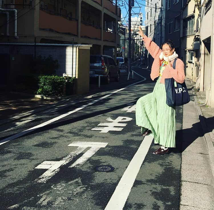 千眼美子のインスタグラム：「・ 今年もお世話になりまくりました。 来年も何卒宜しくお願い致します。 うおーーーーーーーー！！！！！ よいお年をーーーーー！！！！！ 🍊 #徹夜明け #大晦日 #2020 #2021」