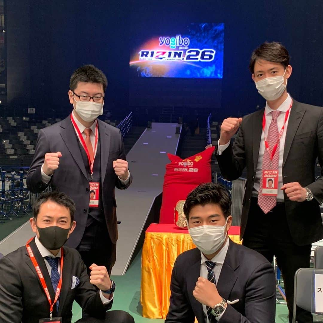 内野泰輔のインスタグラム：「今日はRIZIN.26  フジテレビでの放送は午後6時からです！  #RIZIN #rizin26  #さいたまスーパーアリーナ  #電車で来た   #鈴木芳彦 アナ #田淵裕章 アナ　@yushoh.tabuchi  #小穴浩司 アナ #内野泰輔」