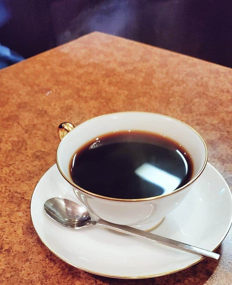 大井健さんのインスタグラム写真 - (大井健Instagram)「馴染みの名曲喫茶に本のご挨拶。  今日流れていたのはop.22とop.59。 オーナーとゆっくり話すひととき。  来年もよろしくお願いします！」12月31日 12時45分 - takeshioi_pf
