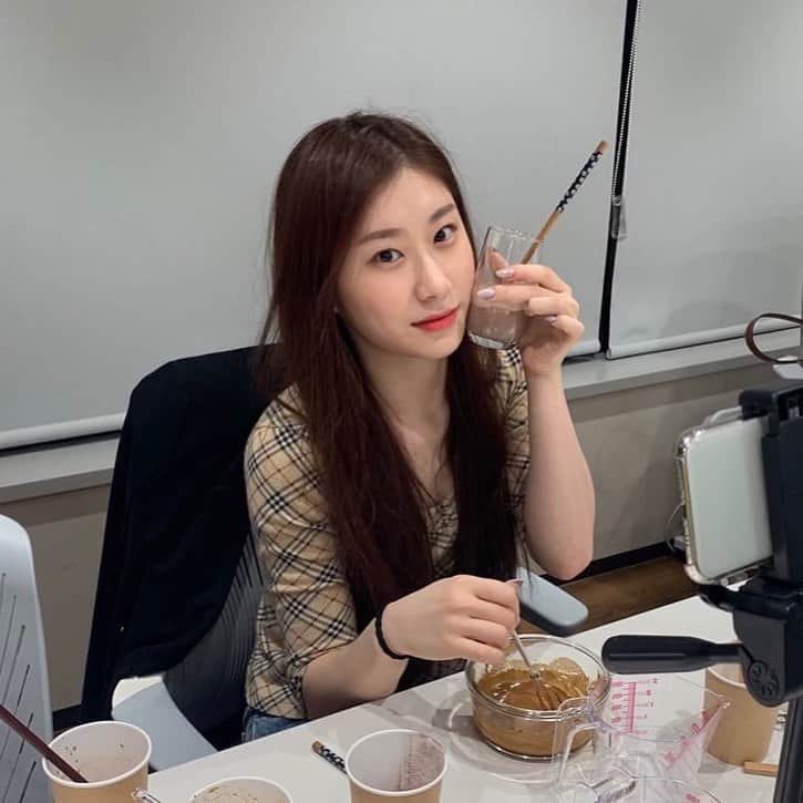 チェリョンのインスタグラム：「it's the last day of 2020. i hope you have a great one!♥️」