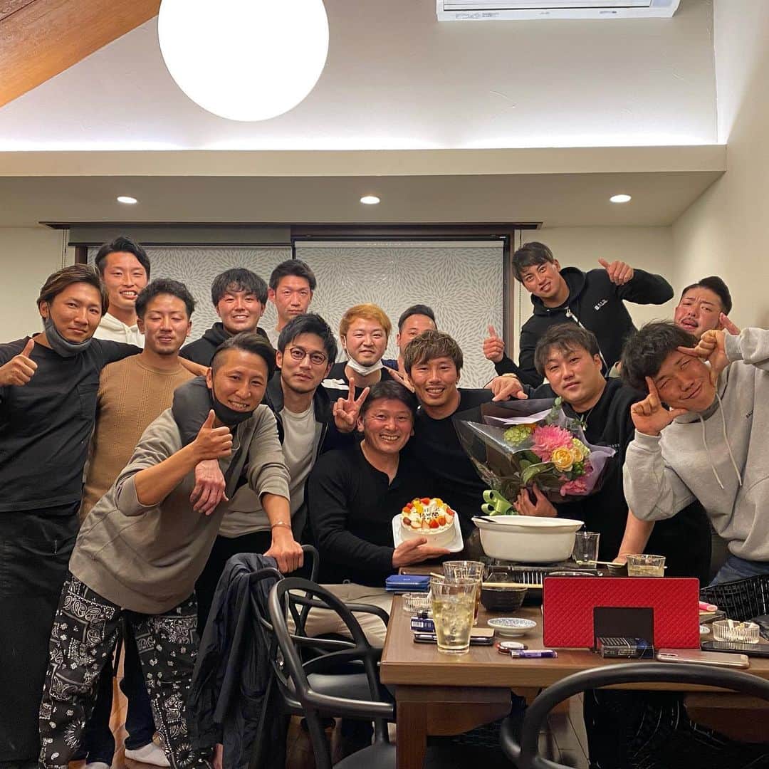 上田剛史さんのインスタグラム写真 - (上田剛史Instagram)「本当に沢山の方々に愛されて支えて頂いてるんだと日々感じております。 本当に感謝。ありがとうございます！  ※コロナ対策は万全にした上での会です。  #上田剛史」12月31日 13時08分 - tsuyoshi50