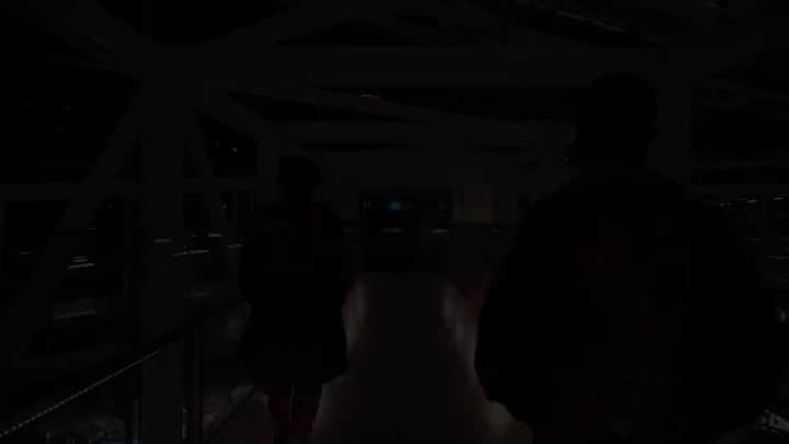 橋田康のインスタグラム：「ほんのちょっとショートVer. この前撮影した映像をつとむ(RIHITO)が編集してくれた！！ 編集ってマジむずいのね 尊敬。。 かっこよく仕上げてくれて幸せです  RIHITO&チャーリー君  ありがとう😊  東京駅ツアー♪ 撮影楽しかった！  どれだけウイルスが蔓延しようと エンターテイメントやダンス、表現は いつでもすぐそこにあるね  Dance: @yasushi_mol  Dance: @rihito_ttm  Camera : @charlie0118_jpn  Edit: @rihito_ttm   今日この動画が上げれた事でなんとなく仕事納め感。笑  そして今年1年皆々様ありがとうございました！ 色々と不完全燃焼な事が多かった年になってしまったけど来年は少しでも燃焼&前進の多い年になるよう頑張りたいな！  んで今年人にあまり会えなかった分来年は色んな人に会いたいなあ。  という事で  今年も本当にありがとうございました！ 良いお年を〜♪  #dance #tokyo #tokyostation #peace #東京駅 #外でダンス #年末 #ねんまつですね #よいお年を #コロナに負けるな」