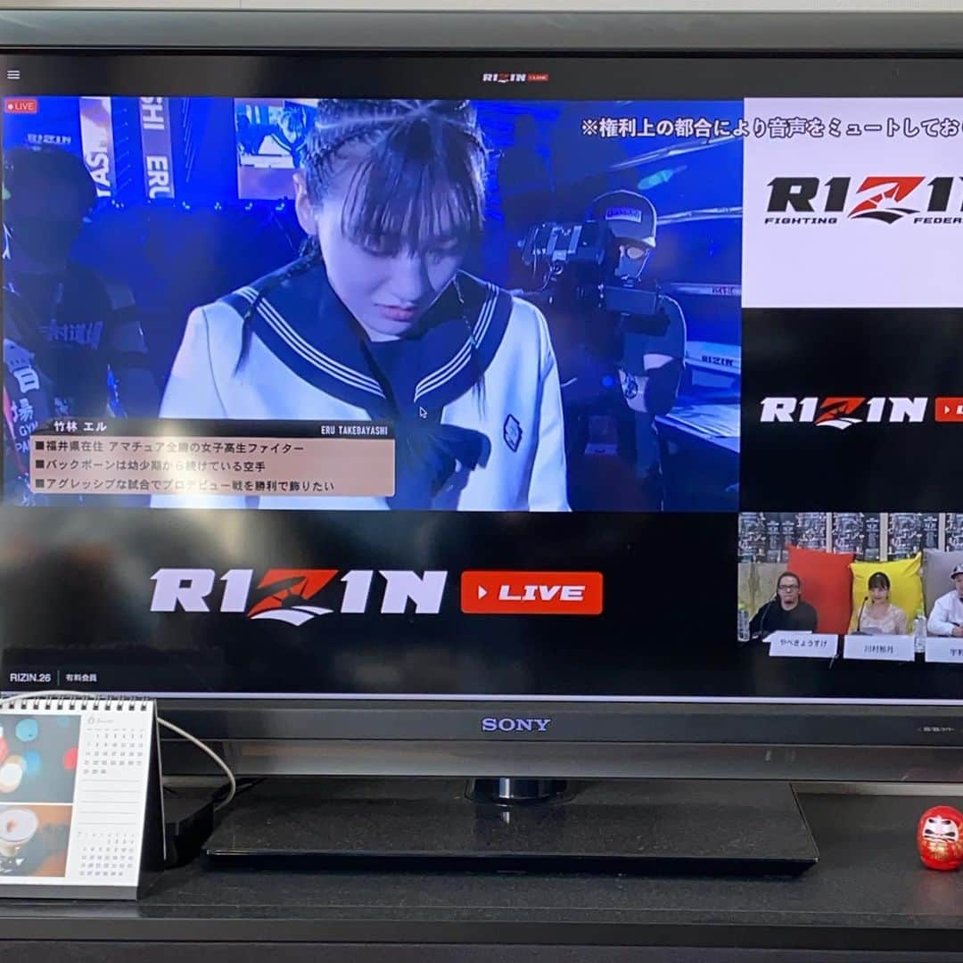 ただすけのインスタグラム：「今年はRIZINの大晦日 #おうちで #rizin」