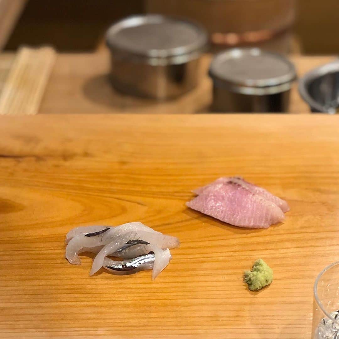 岡田育さんのインスタグラム写真 - (岡田育Instagram)「. 🍣🎄Monthly Sushi December Issue 🎄🍣  . くりすますし。撮ってないけど蝦蛄が美味かった。海外生活五年分の鬱憤を晴らすべく鮨食いまくった一年でしたな。よいお年をお迎えください。 . #sushistagram #tokyostyle #🍣 #sushilovers #み富」12月31日 13時17分 - okadaic