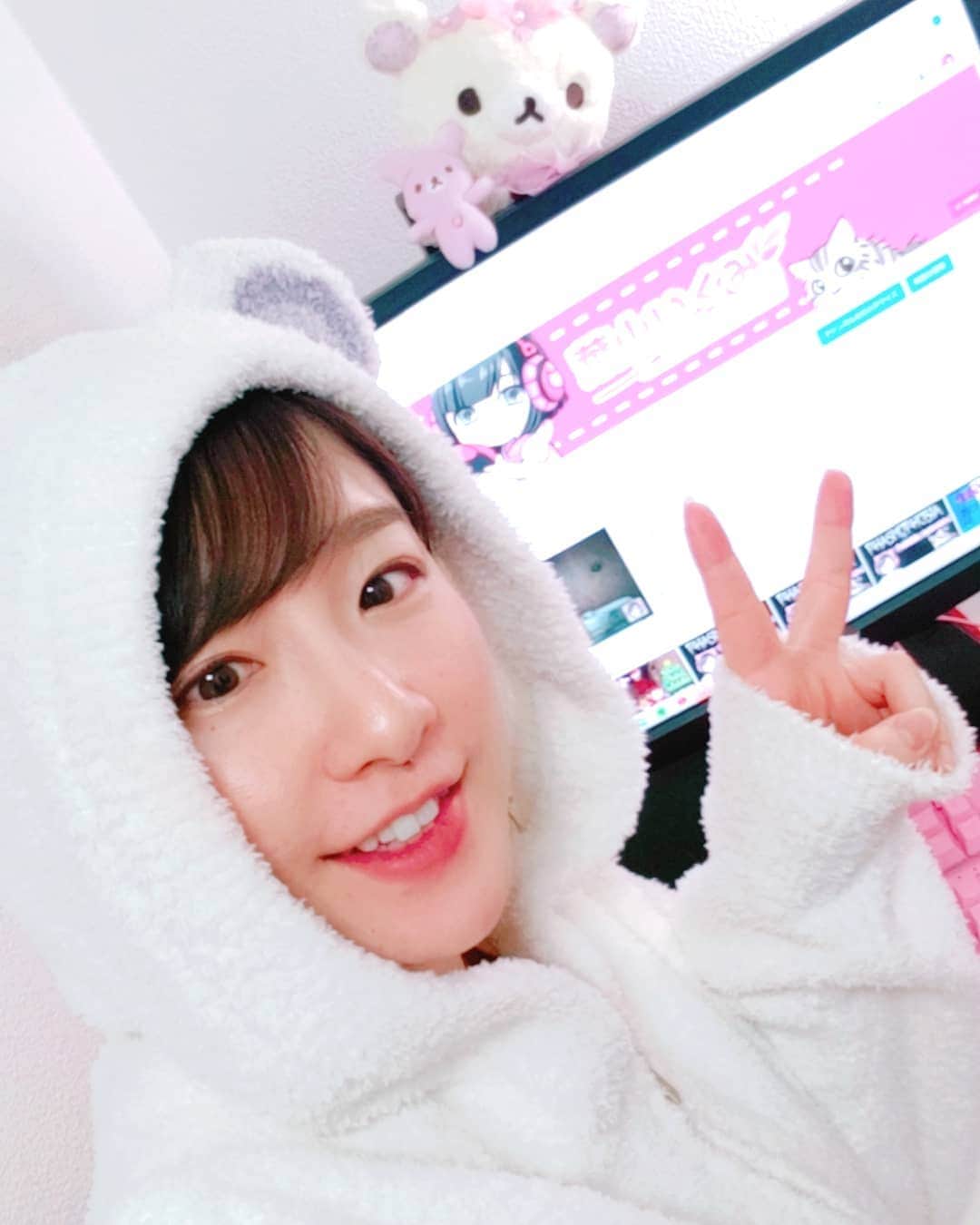 葉山いくみのインスタグラム：「2020年は色んなことがあったけど、 ゲーム配信を始めて本当に楽しい一年になりました！ 皆様のおかげです。 皆私の配信を見にきてくれてありがとう～！ 私のために時間を使ってもらえるなんてこんなに嬉しいことはありません。 皆と時間を共有できる楽しさを知りました！  今年はたくさんの方に支えられて今の私があるのだと改めて実感する年でした。 これまで関わってくれたすべての皆様に感謝です！ 今年も一年ありがとうございました💕 来年もよろしくお願いいたします！ 皆様よいお年をお迎えくださいませ～🍊  #葉山いくみch」