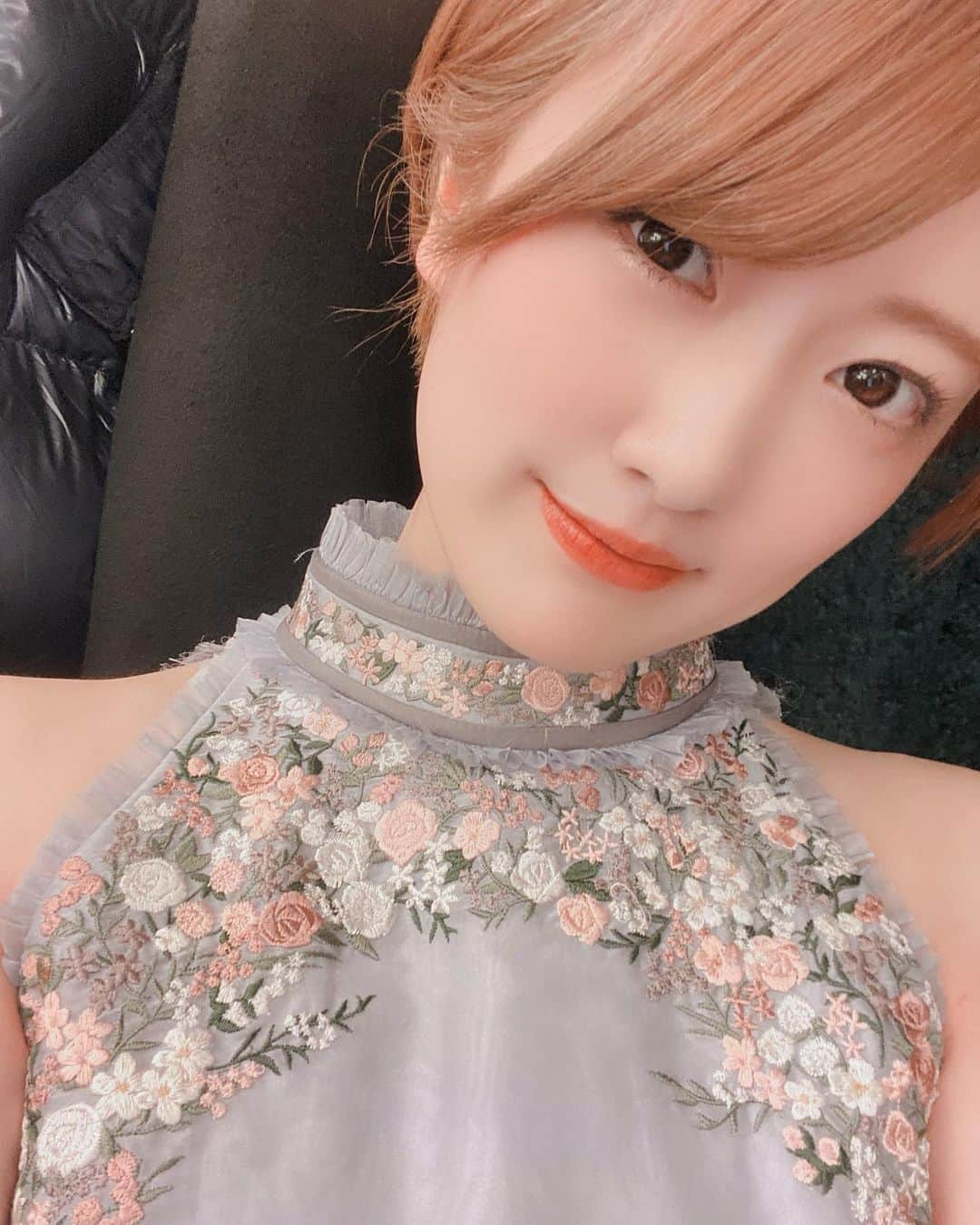 樋口日奈さんのインスタグラム写真 - (樋口日奈Instagram)「昨日の写真もう一つ🌹 2020年ラストのブログも更新しました！ 「紅白歌合戦」「CDTV ライブ！ライブ！年越しスペシャル2020→2021」感謝の気持ちを込めて頑張ります！ #乃木坂46  #樋口日奈 #2020  #2021」12月31日 13時17分 - higuchi_hina_official