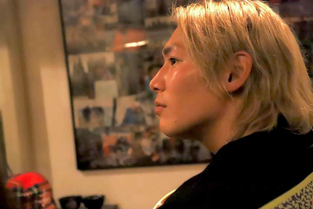 ジョーブログのインスタグラム：「今年も今日が最後。 今年はコロナでだいすきな俺の遊び場の海外に行けないことや持ち前の行動を発揮できないことが心苦しいこともあったけど、それはみんな同じだしもっと大変な人だって居るし、発信者として皆んなに元気を与えるために自分が元気におらなあかんと思って自分なりにできる行動を世の中の変容に対応しながらしていったつもりです。 変化が著しいこの時代で、自分がこれからやっていきたいこと、やらなければいけない使命を考えさせられる年でした。 まずは目の前の人を大切にしながら、ジョーブログを元気や希望の糧にしてくれてる人へ。 もっともっと届けたいことがある。  みんながマスクを外して目一杯、人生の旅を謳歌できる日が一刻も早く来るように願って来年もぶっ飛ばすぞ！  #レディゴー」