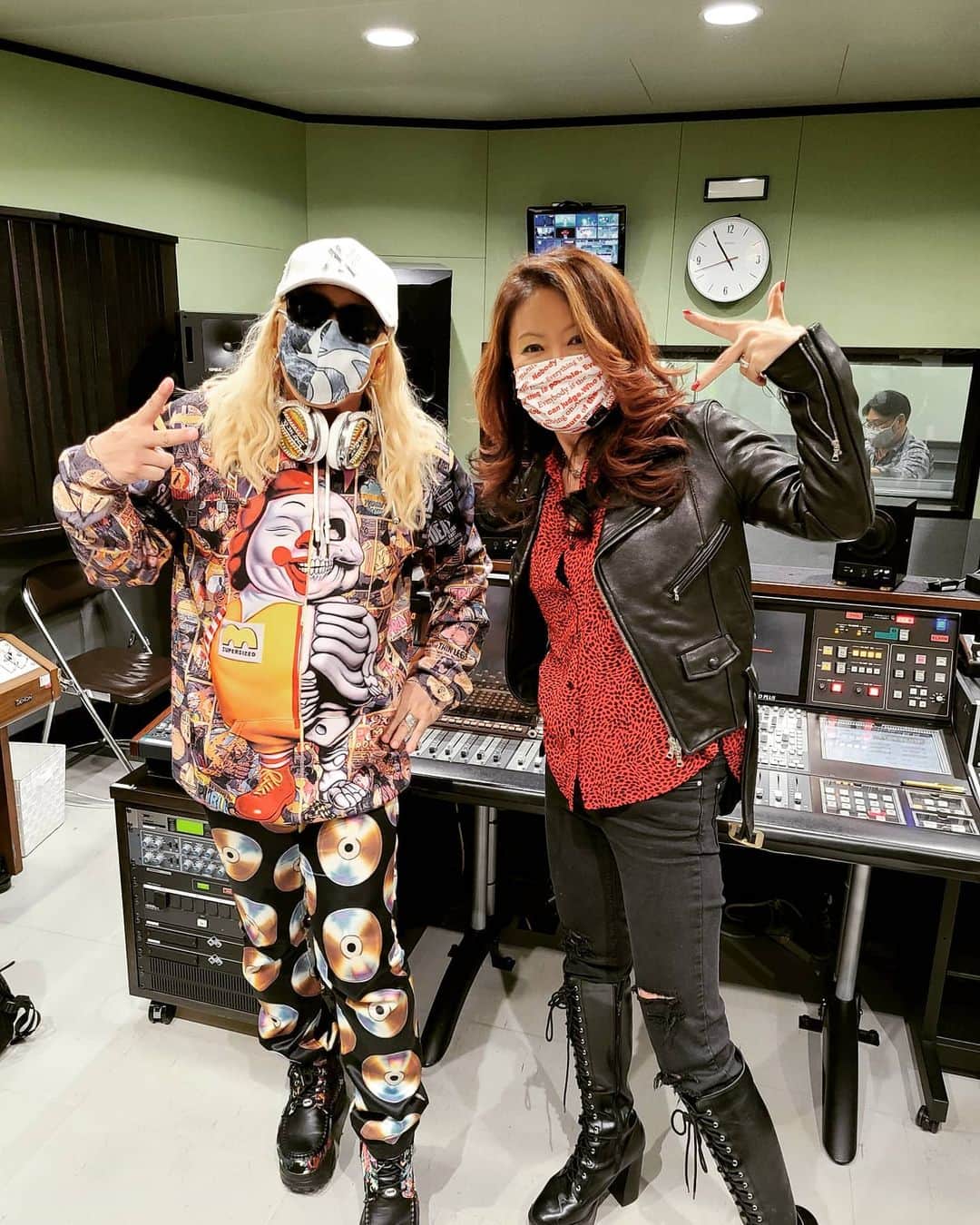 DJ KOOさんのインスタグラム写真 - (DJ KOOInstagram)「RADIO 1990 -2020～2021 冬- 大黒摩季 & DJ KOO！！ そして！！12月31日！！ 大黒摩季ちゃんお誕生日です！！ 超HAPPY BIRTHDAY おめでとう！！ 来年はめっちゃ楽しいことやりましょう  ニューアルバムPHOENIX 最KOOです！！   #NHK  #RADIO1990 #大黒摩季 #phoenix  #DJKOO   https://www4.nhk.or.jp/radio80/」12月31日 13時44分 - dj_koo1019