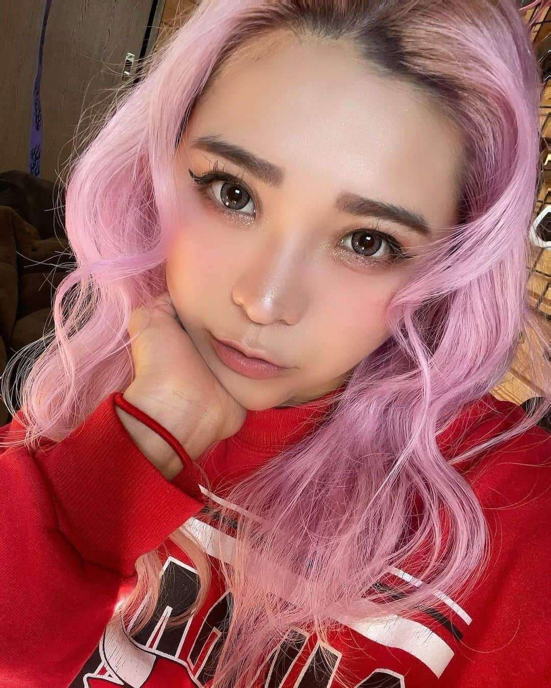 miniのインスタグラム：「2020年は、色んな事があった年。 数年前の自分と変わらない部分もあれば、 とてつもなく変わった感覚もある。  とにかく、ひとつだけ言えるのは、 最高に最強な年だったということ✨✨🗽  人との付き合い方も考えも変わった年。 大事な友達や、大事にしてくれる人達、 関わってくれた全ての人達に、 ありがとうございました🙏🏾💓💜  来年は新しい夢も出来たし✨🥴🤐 また更に楽しい年にしていく‼︎  #2020 #thankyou」