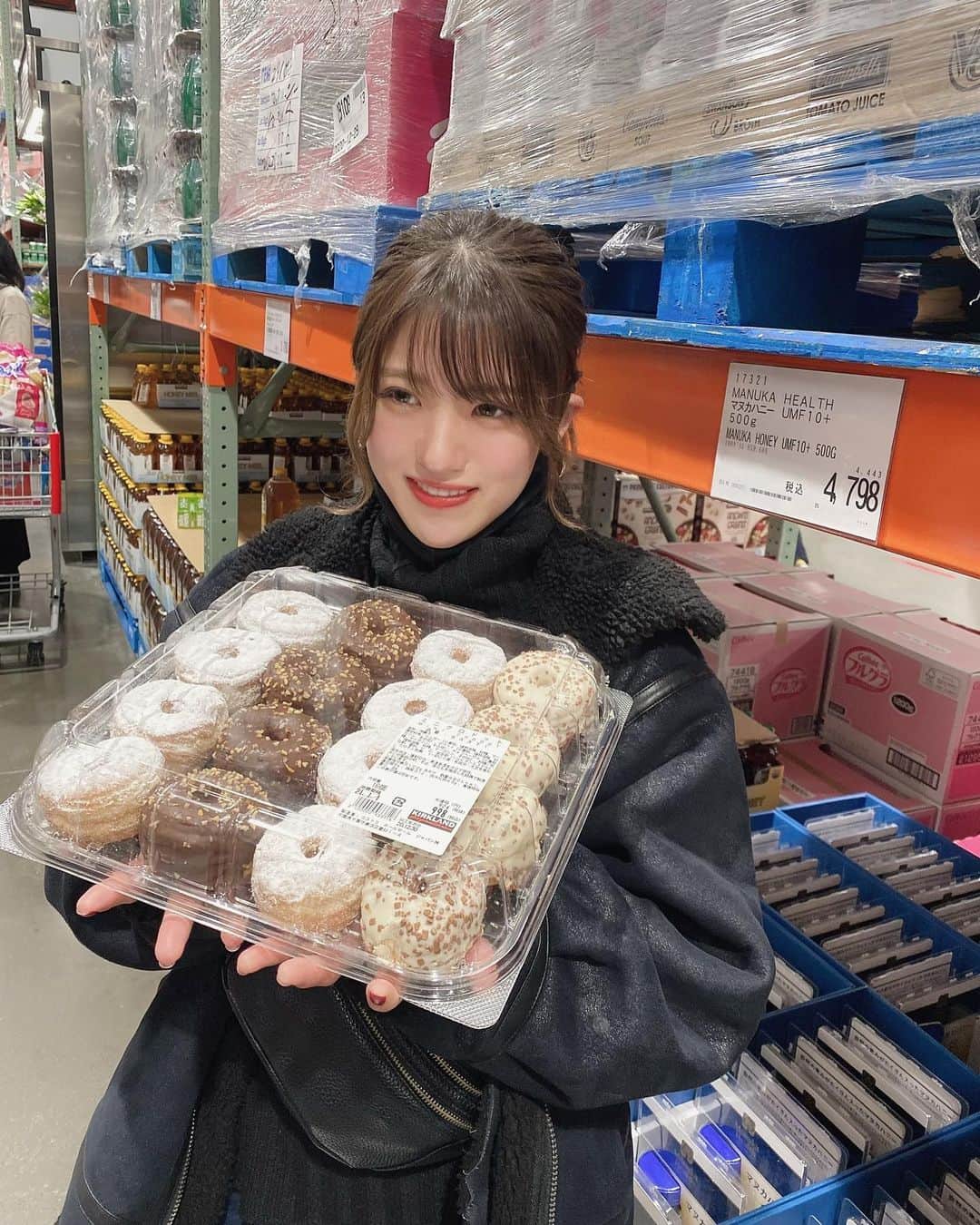 横山なつみのインスタグラム：「実ははじめてのコストコ〜 #コストコ #costco #ドーナツ #ドーナツ屋さん」