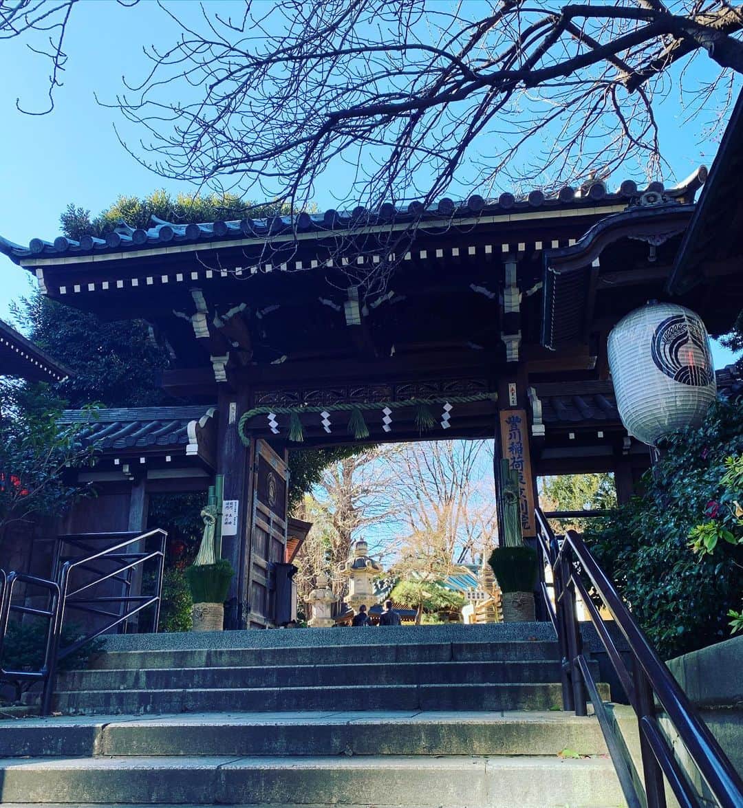 弦のインスタグラム：「もうすぐ2020年も終わりですねー。 本当に怒涛の一年だった。 #大晦日　#神社にお礼参り #2021年は良い年になりますように #今年もお世話になりました」