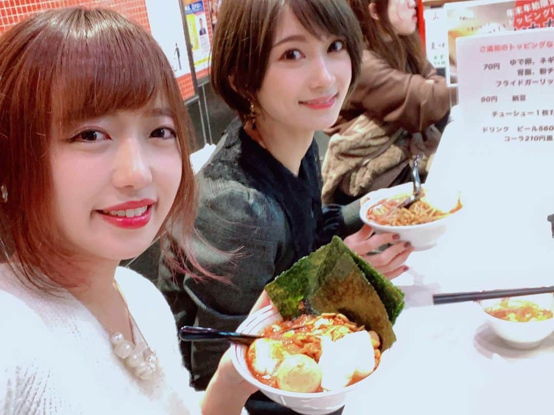 AYASAさんのインスタグラム写真 - (AYASAInstagram)「🍜🔥 KiRiKoちゃんと中本納めしてきましたー！！  年末年始限定のお餅トッピングが最高すぎた🤤❤️ 北極スープに浸したお餅の美味しさといったら…🤤❤️ そして中本納めということで久しぶりに辛さ2倍にしてしまった🔥🔥  大好きな激辛を大好きなKiRiKoちゃんと食べる時間は至福の一時❤️ 来年もいっぱい #激辛ヲタ活 しようね🥰 ・ 🍜 #北極 #北極ラーメン  #レディースセット  #すぺちょう (#スペシャル超硬麺 ) #北極味玉 #お餅  ・ ・ #蒙古タンメン中本 #中本 #健康第一激辛党 #お餅大好き  #kiriko #Ayasa」12月31日 13時53分 - ayasa_doya