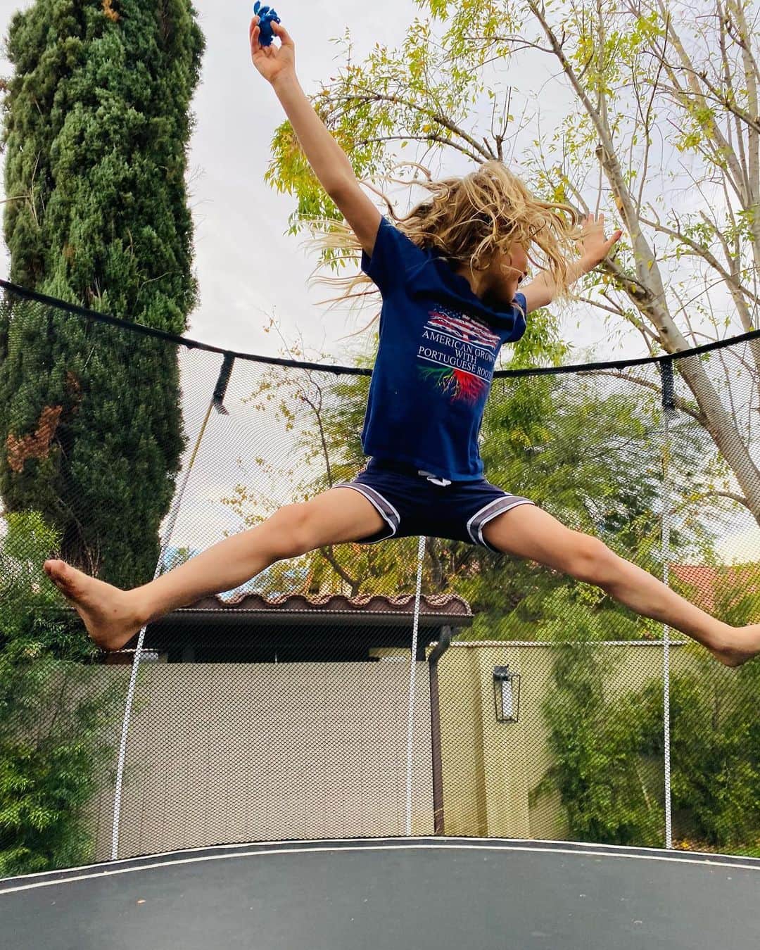 ダニエラ・ルーアのインスタグラム：「7 years ago today (30th), this human doodle entered this world, 3 weeks early and full of life. He is lover of all things noisy and loud, running, jumping, climbing, building, swimming rain or shine, cooking, helping, drawing, books, singing, dancing, has a ridiculous sense of humor & whip smart. But above all this kid adores his family, is Sierra’s eternal protector and an encourager to all his friends. He already thinks a simple snuggle is a wrestling match, but luckily I can still take him (barely) Well... at least for one more year 😅 HAPPY BIRTHDAY cub, love you more than words in all languages could describe.  .  Faz hoje (dia 30) 7 anos que este rabisco humano entrou neste mundo, 3 semanas mais cedo e cheio de vida. Amante de tudo o que é barulhento, correr, saltar, trepar, nadar faça chuva ou sol, cozinhar, ajudar, desenhar, construir, livros, cantar, dançar, tem um sentido de humor ridículo e uma cabeça genial. Mas acima de tudo este miúdo adora a família, é o eterno protector da Sierra e encoraja sempre os amigos. Já acha que mimos é sinónimo de luta livre mas felizmente ainda ganho... pelo menos durante mais um ano 😅 PARABÉNS filhote, amo-te mais do que se poderia descrever em todas as línguas. . #birthdayboy #7 #longhairdontcare #blondie #son #river #jump #love #grateful #boy #myboy #happymama #proudparents #bigbrother #myfirstlove #kid #cub #baby」